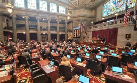 State lawmakers fail to override Parson's vetoes, concede pared-back state budget