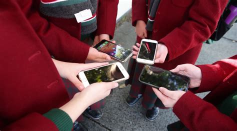 State mulls steps to restrict cell phones in schools