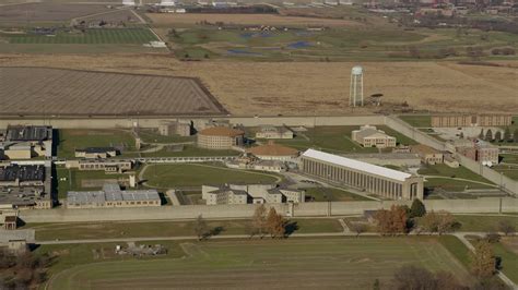 Stateville prison il. CREST HILL, Ill. — Gov. Pritzker and the Illinois Department of Corrections (IDOC) announced plans Friday morning to tear down and rebuild Stateville Correctional Center. IDOC will work with ... 