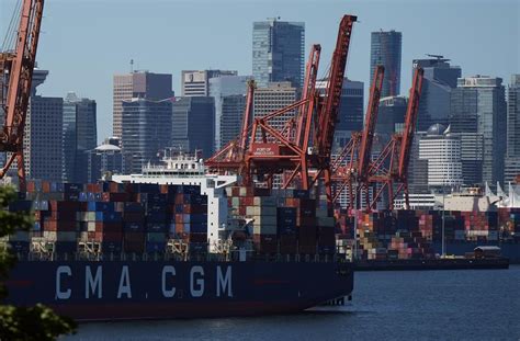 Statistics Canada says country posted $987M merchandise trade deficit in July