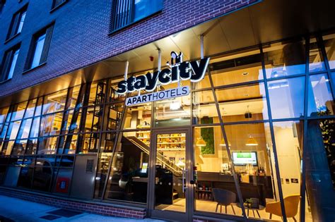 El Staycity Aparthotels Dublin Castle también cuenta con recepción 24 horas con registro de entrada automático y un bar cafetería abierto las 24 horas que sirve una deliciosa variedad de aperitivos y bebidas. El aparthotel se encuentra a 600 metros de la biblioteca Chester Beatty y a menos de 1 km del ayuntamiento. El aeropuerto de Dublín ....