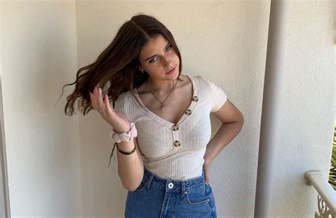 Steadyruza. SteadyRuza is the famous Tiktok Star, Model and Instagram Star from USA. She has appeared in many Videos. She is known for her Beautiful Looks, cute smile, Style, and Amazing Personality. She is among one of the most trending girls in tiktok. 
