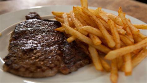 Steak chips. Pull out all the stops. Perfect for cosy evenings in, date nights, dinner with a friend or treating the family, our Steak and Chips Dine In deal, which serves two, is guaranteed to impress. For just £12, choose a main (like sirloin or rump steaks), a side (like chunky chips or mixed veg) and a sauce (like peppercorn or béarnaise). 