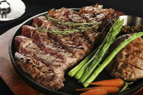 Steak restaurants las vegas strip. Jun 6, 2023 ... Golden Steer Steakhouse is a classic establishment here in Vegas, draped in an atmosphere that bursts with elegance and comfort. The dulcet ... 