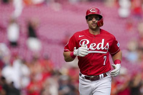 Steer’s 3-run homer helps wild-card chasing Reds beat first-place Mariners 6-3
