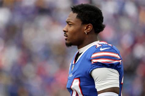 Stefon diggs braids. Star wide receiver Stefon Diggs has been traded from the Buffalo Bills to the Houston Texans, the Bills announced on Wednesday.. Buffalo receives a 2025 second-round draft pick in exchange for ... 