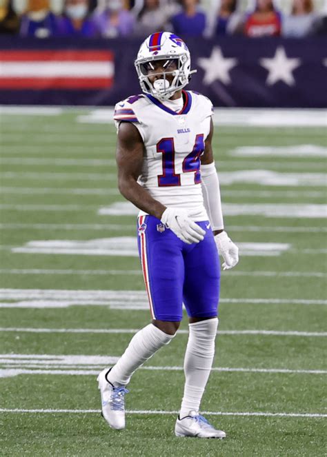 Buffalo Bills quarterback Josh Allen, wide receiver Stefon Diggs and running back James Cook are leading the way for the team in 2023. Allen, Diggs and Cook are putting up positive statistics for themselves along the way. At various points of the season, all three have been among the NFL leaders, whether it be in terms of yardage or other …. Stefon diggs stats