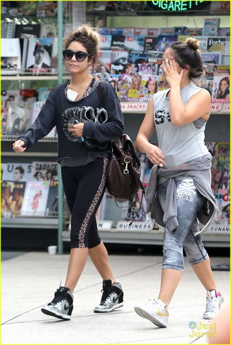 Stella hudgens ass. Mar 31, 2024 · Vanessa Hudgens with her dad, Gregory, and her sister Stella. Vanessa was born on Dec. 14, 1988, in Salinas, California, to her mother, Gina Guangco, and her late father, Greg Hudgens. A few years ... 