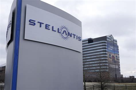 Stellantis explores “contingency plans,” accuses Ottawa of failing on plant deal
