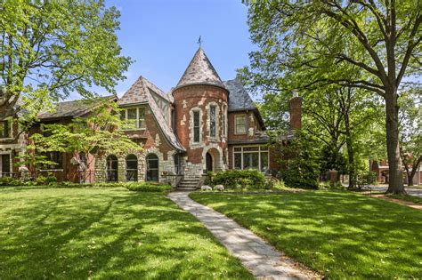 Step inside this $640K south St. Louis castle home
