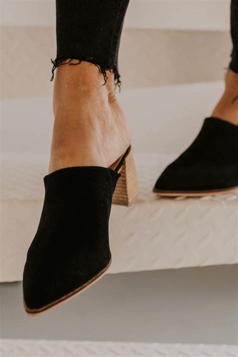 Step into Style: A Definitive Guide to Mules Shoes for Seasoned Fashionistas