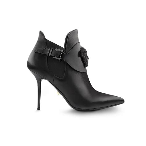 Step into Style: Discover the Allure of Black Versace Shoes