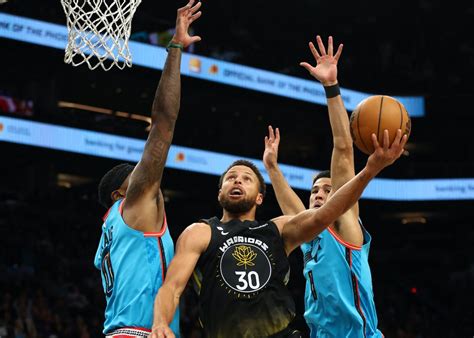 Steph Curry drops 50 points but Warriors lose again on the road