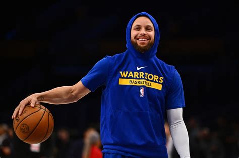 Steph Curry surprises at Paramore concert in SF, takes lead vocals