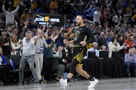 Steph Curry takes over to lead Warriors past Bucks in overtime