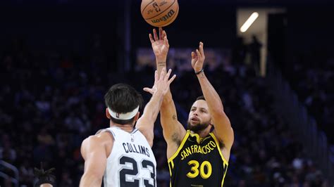 Stephen Curry scores 35 points with seven 3-pointers as Warriors hold off Spurs 118-112