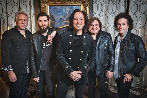 Steve augeri journey. Mar 2, 2020 · 1:19. Whenever former Journey lead singer Steve Augeri sings "Don't Stop Believin'" and snippets of Bob Dylan, Rod Stewart, Led Zeppelin and The Who, it's an in-the-moment oasis for the ears and eyes. Augeri and his edgy, air-tight solo group, The Steve Augeri Band, recently gave 110 percent for a multi-generational … 