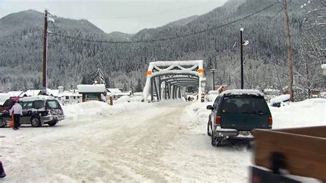 Get vehicles ready and plan extra time to cross all mountain passes, including heavily traveled routes such as Snoqualmie Pass, Stevens Pass and White Pass. Carry chains and know current traction and chain requirements for mountain passes, which are also available on highway-advisory signs, highway-advisory radio and by calling 511.. 