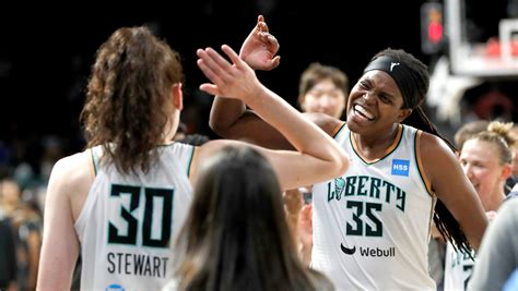 Stewart scores 38 points in 3 quarters, Liberty top Lynx 111-76. Vandersloot reaches 4,000 points