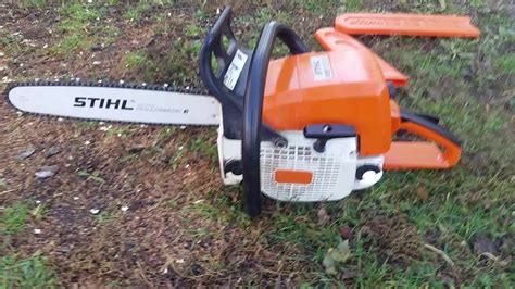 Stihl MS290 Engine Performance. Weighing 5.9 kg (dry, no bar, no chain) with a 2.8 kW power output from the 56cc engine, this mid-range chain saw should pack enough power to accomplish the various sawing tasks found on gardens, farms, plantations and orchards. Even local authorities might find the MS290 useful for light maintenance work. . 