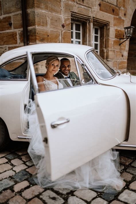 Stilvolles Hochzeitsauto mit Fahrer mieten: Dein Hochzeitsauto