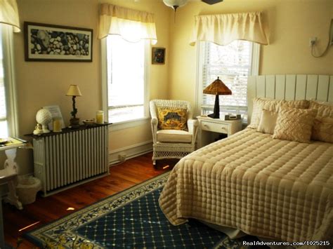 Stirling House Bed & Breakfast, Greenport: $275 Room Prices