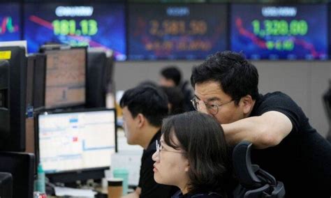 Stock market today: Global shares mostly rise despite US bank, China worries