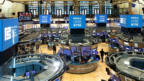 Stock market today: Wall Street edges up as hopes for a just-right economy offset profit worries