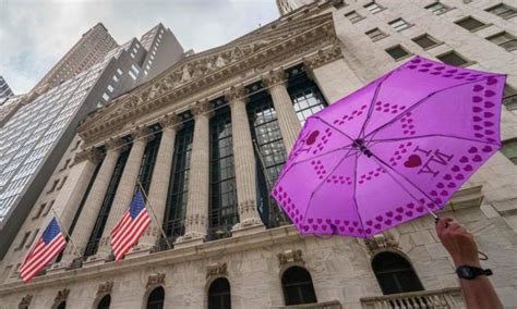 Stock market today: Wall Street falls, bringing the S&P 500 index 10% below its July peak