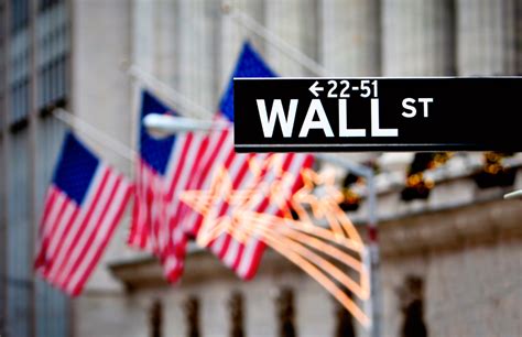Stock market today: Wall Street gains ground ahead of a highly anticipated jobs report