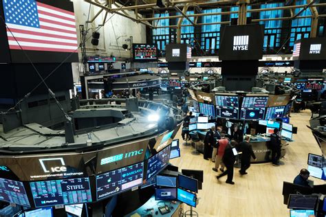 Stock market today: Wall Street gains ground to extend winning streak
