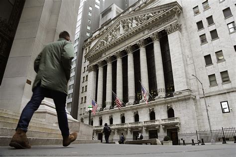 Stock market today: Wall Street sinks as bank fears flare
