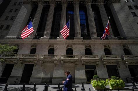 Stock market today: Wall Street ticks higher ahead of updates on inflation, profits