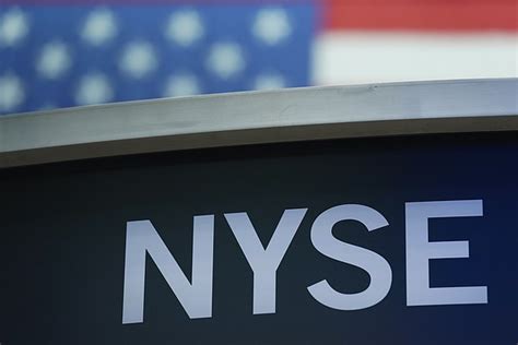 Stocks roar, recover nearly all of steep loss from prior day