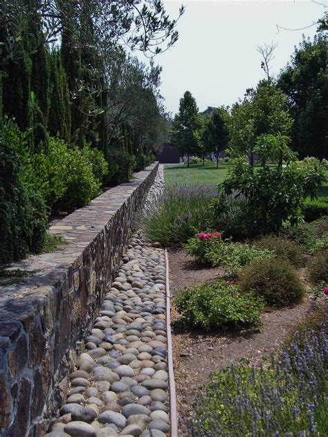 Stone gardens. As one of the UK's largest Decorative Stones supplier, we proudly offer huge stocks of Garden Chippings, Decorative Pebbles, as well as Welsh Slate Stone and Shingle and Gravel for Driveways. Our Decorative Stone is available for Fast Delivery or Free Store Collection. Our Decorative Aggregates are available in 20kg maxi bags or 850kg bulk bags. 