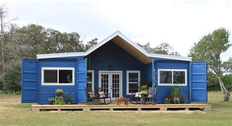 Storage container homes. A shipping container home can be built with a mix of 20-foot and 40-foot containers. It’s also easy to combine multiple shipping containers to create a larger … 