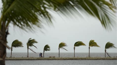 Storm drenches Florida and South Carolina while heading up East Coast