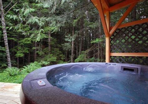 Stormking Spa at Mt. Rainier Just a mile from the entrance to Mount Rainier National Park, the Stormking Spa offers a wonderful option for those who don’t really want to rough it. The two recently built cabins are luxurious retreats..