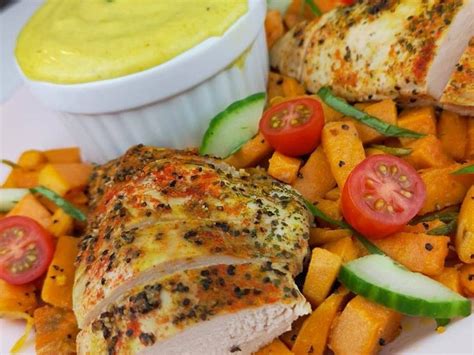 Strö  vid  krydda  samt  krydda  vid kycklingfiléerna.