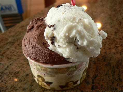 Stratiatella. Pour ice cream mixture into the prepared dish and top with extra chocolate shavings. Leave in the freezer overnight or for at least 12 hours to set. Pull out ice cream five minutes before serving to rest for easier scooping. Keywords: no churn ice cream, vanilla chip ice cream, homemade ice cream, stracciatella. 
