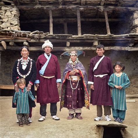 Stratification, Polyandry, and Family Structure in Central Tibet