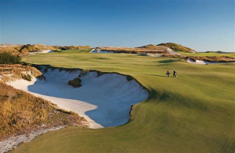 Streamsong. Streamsong Resort opened with 36 holes: the Red course designed by Ben Crenshaw and Bill Coore and the Blue Course designed by Tom Doak. Between the two design groups, they have designed 9 of the ... 