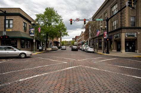 Street in ohio. As of August 2014, the Ohio Resident Fishing License costs $19 and is for people ages 16 to 65 who have lived in Ohio for at least the past six months. The Annual Non-resident Fishing License costs $40. The One-Day Fishing License for resid... 