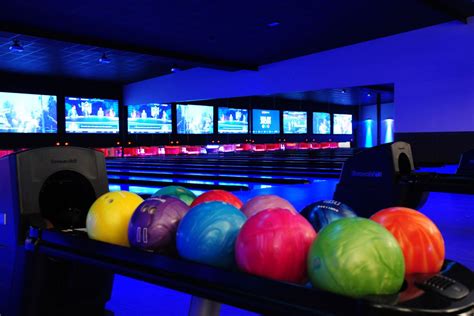 Strike n reel. The name says it all. Strike + Reel opened in Garland in December, offering guests both bowling and a cinema under one roof.. Located at George Bush Tollway and Holford Road, this 90,000-square-foot center keeps guests entertained with everything from bowling, rock climbing and bumper cars to high ropes courses, laser tag, arcade games … 