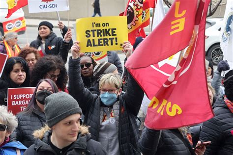 Strike to begin Wednesday if no deal reached: federal public service union