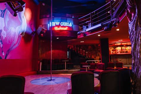 Strip clib. events & features, & receive a FREE Cover Pass. 1531 North Kingsbury St. Chicago IL 60642. For more info call us at: (312) 664-7400. Socialize With Rick's Chicago. Rick’s Cabaret is the #1 strip club to party in Chicago. Come in any day or night of the week for an array of sexy ladies and incredible values on drinks and sexy entertainers. 