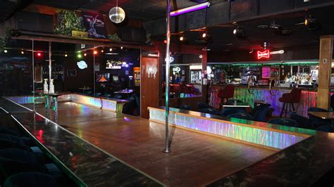 Strip clubs in iowa. Mar 7, 2023 · Night clubs in West Des Moines with phone numbers ☎️, photos and user reviews. Simple local search on West Des Moines's map with filters and categories. 