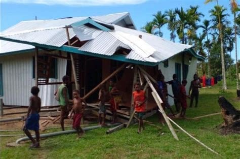 Strong earthquake shakes Papua New Guinea