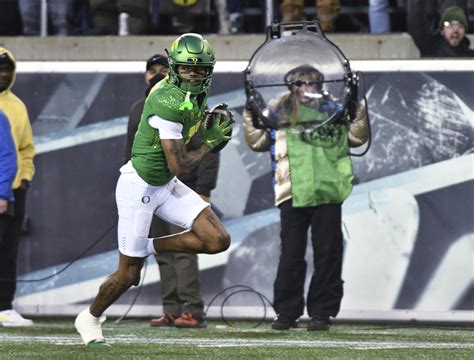 Strong final kick for Pac-12 as Oregon and Washington meet for potential playoff spot