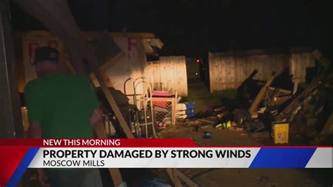 Strong winds damage homes around Moscow Mills